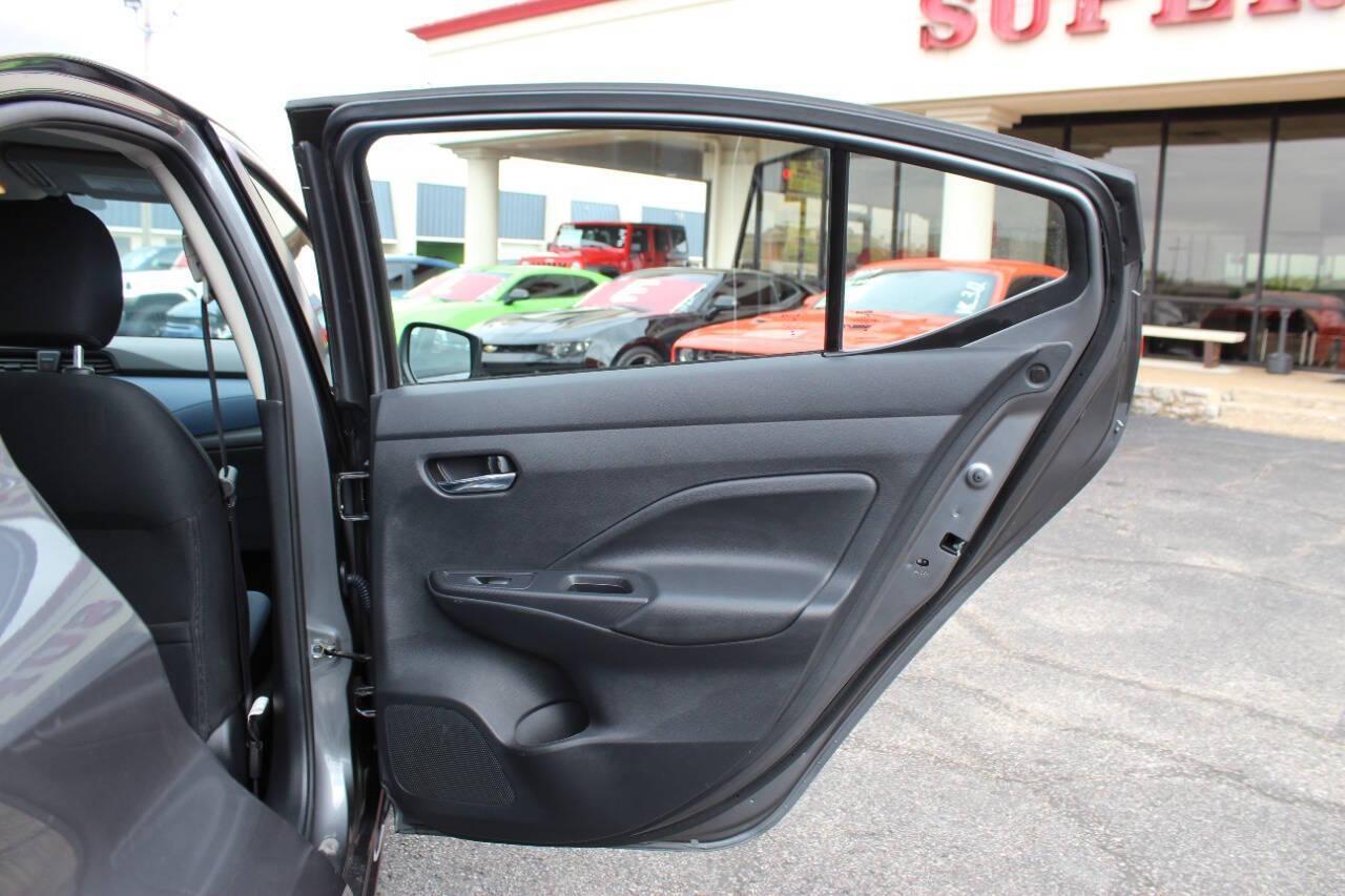 2025 Gray Nissan Versa SV (3N1CN8EV7SL) with an 1.6L I4 122hp 114ft. lbs. 1.6L I4 engine, CVT transmission, located at 4301 NW 39th , Oklahoma City, OK, 73112, (405) 949-5600, 35.512135, -97.598671 - NO DRIVERS LICENCE -NO FULL COVERAGE INSURANCE - NO CREDIT CHECK. COME ON OVER TO SUPERSPORTS, TAKE A LOOK AND TEST DRIVE. PLEASE GIVE US A CALL AT (405) 949-5600. NO LICENCIA DE CONDUCIR - NO SEGURO DE COBERTURA TOTAL - NO VERIFICACION DE CREDITO. VISITENOS EN SUPERSPORTS, MIRE NUESTRO - Photo#11