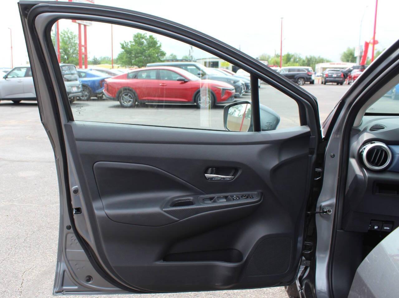 2025 Gray Nissan Versa SV (3N1CN8EV7SL) with an 1.6L I4 122hp 114ft. lbs. 1.6L I4 engine, CVT transmission, located at 4301 NW 39th , Oklahoma City, OK, 73112, (405) 949-5600, 35.512135, -97.598671 - NO DRIVERS LICENCE -NO FULL COVERAGE INSURANCE - NO CREDIT CHECK. COME ON OVER TO SUPERSPORTS, TAKE A LOOK AND TEST DRIVE. PLEASE GIVE US A CALL AT (405) 949-5600. NO LICENCIA DE CONDUCIR - NO SEGURO DE COBERTURA TOTAL - NO VERIFICACION DE CREDITO. VISITENOS EN SUPERSPORTS, MIRE NUESTRO - Photo#16