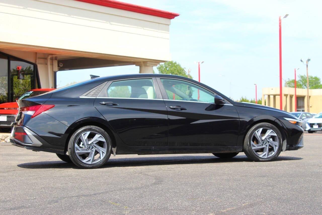 2025 Black Hyundai Elantra SEL Convenience (KMHLS4DG7SU) with an 2.0L I4 147hp 132ft. lbs. 2.0L I4 engine, CVT transmission, located at 4301 NW 39th , Oklahoma City, OK, 73112, (405) 949-5600, 35.512135, -97.598671 - NO DRIVERS LICENCE -NO FULL COVERAGE INSURANCE - NO CREDIT CHECK. COME ON OVER TO SUPERSPORTS, TAKE A LOOK AND TEST DRIVE. PLEASE GIVE US A CALL AT (405) 949-5600. NO LICENCIA DE CONDUCIR - NO SEGURO DE COBERTURA TOTAL - NO VERIFICACION DE CREDITO. VISITENOS EN SUPERSPORTS, MIRE NUESTRO - Photo#2