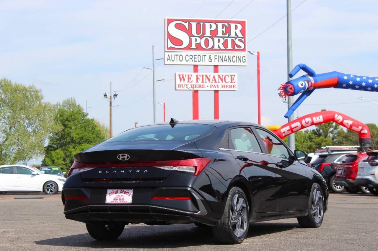 2025 Black Hyundai Elantra SEL Convenience (KMHLS4DG7SU) with an 2.0L I4 147hp 132ft. lbs. 2.0L I4 engine, CVT transmission, located at 4301 NW 39th , Oklahoma City, OK, 73112, (405) 949-5600, 35.512135, -97.598671 - NO DRIVERS LICENCE -NO FULL COVERAGE INSURANCE - NO CREDIT CHECK. COME ON OVER TO SUPERSPORTS, TAKE A LOOK AND TEST DRIVE. PLEASE GIVE US A CALL AT (405) 949-5600. NO LICENCIA DE CONDUCIR - NO SEGURO DE COBERTURA TOTAL - NO VERIFICACION DE CREDITO. VISITENOS EN SUPERSPORTS, MIRE NUESTRO - Photo#3