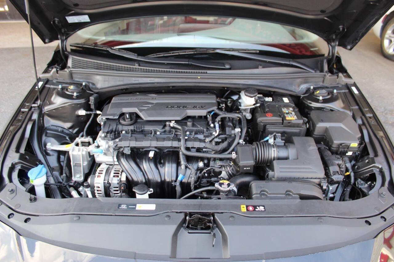 2025 Black Hyundai Elantra SEL Convenience (KMHLS4DG7SU) with an 2.0L I4 147hp 132ft. lbs. 2.0L I4 engine, CVT transmission, located at 4301 NW 39th , Oklahoma City, OK, 73112, (405) 949-5600, 35.512135, -97.598671 - NO DRIVERS LICENCE -NO FULL COVERAGE INSURANCE - NO CREDIT CHECK. COME ON OVER TO SUPERSPORTS, TAKE A LOOK AND TEST DRIVE. PLEASE GIVE US A CALL AT (405) 949-5600. NO LICENCIA DE CONDUCIR - NO SEGURO DE COBERTURA TOTAL - NO VERIFICACION DE CREDITO. VISITENOS EN SUPERSPORTS, MIRE NUESTRO - Photo#7