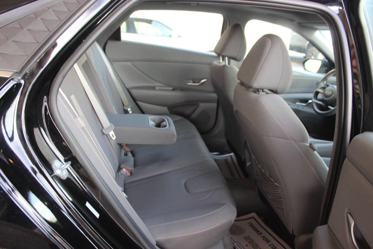 2025 Black Hyundai Elantra SEL Convenience (KMHLS4DG7SU) with an 2.0L I4 147hp 132ft. lbs. 2.0L I4 engine, CVT transmission, located at 4301 NW 39th , Oklahoma City, OK, 73112, (405) 949-5600, 35.512135, -97.598671 - NO DRIVERS LICENCE -NO FULL COVERAGE INSURANCE - NO CREDIT CHECK. COME ON OVER TO SUPERSPORTS, TAKE A LOOK AND TEST DRIVE. PLEASE GIVE US A CALL AT (405) 949-5600. NO LICENCIA DE CONDUCIR - NO SEGURO DE COBERTURA TOTAL - NO VERIFICACION DE CREDITO. VISITENOS EN SUPERSPORTS, MIRE NUESTRO - Photo#10