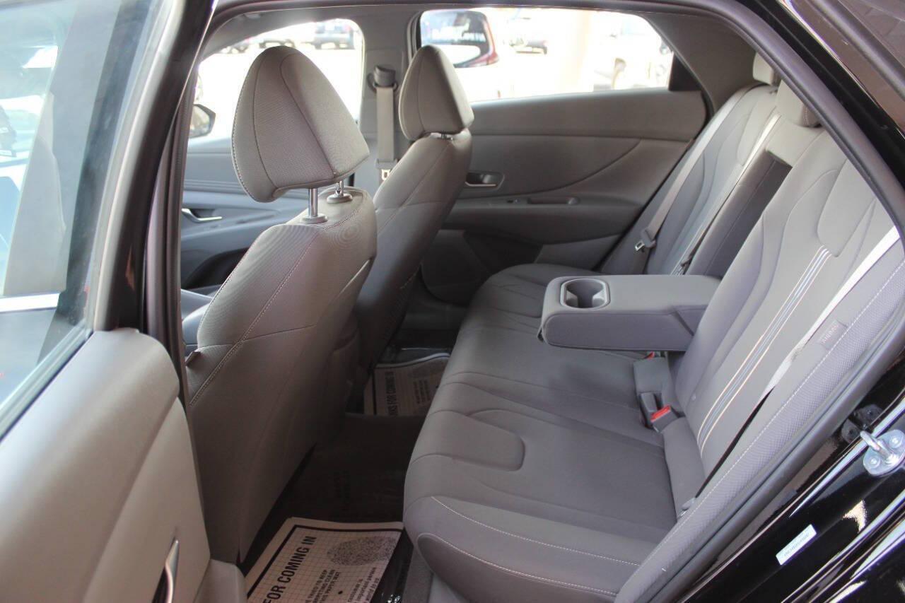 2025 Black Hyundai Elantra SEL Convenience (KMHLS4DG7SU) with an 2.0L I4 147hp 132ft. lbs. 2.0L I4 engine, CVT transmission, located at 4301 NW 39th , Oklahoma City, OK, 73112, (405) 949-5600, 35.512135, -97.598671 - NO DRIVERS LICENCE -NO FULL COVERAGE INSURANCE - NO CREDIT CHECK. COME ON OVER TO SUPERSPORTS, TAKE A LOOK AND TEST DRIVE. PLEASE GIVE US A CALL AT (405) 949-5600. NO LICENCIA DE CONDUCIR - NO SEGURO DE COBERTURA TOTAL - NO VERIFICACION DE CREDITO. VISITENOS EN SUPERSPORTS, MIRE NUESTRO - Photo#13