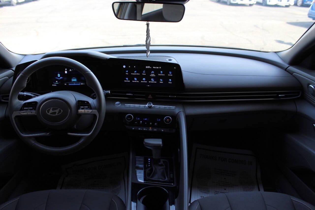 2025 Black Hyundai Elantra SEL Convenience (KMHLS4DG7SU) with an 2.0L I4 147hp 132ft. lbs. 2.0L I4 engine, CVT transmission, located at 4301 NW 39th , Oklahoma City, OK, 73112, (405) 949-5600, 35.512135, -97.598671 - NO DRIVERS LICENCE -NO FULL COVERAGE INSURANCE - NO CREDIT CHECK. COME ON OVER TO SUPERSPORTS, TAKE A LOOK AND TEST DRIVE. PLEASE GIVE US A CALL AT (405) 949-5600. NO LICENCIA DE CONDUCIR - NO SEGURO DE COBERTURA TOTAL - NO VERIFICACION DE CREDITO. VISITENOS EN SUPERSPORTS, MIRE NUESTRO - Photo#17