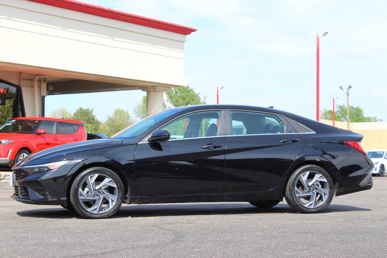 2025 Black Hyundai Elantra SEL Convenience (KMHLS4DG8SU) with an 2.0L I4 147hp 132ft. lbs. 2.0L I4 engine, CVT transmission, located at 4301 NW 39th , Oklahoma City, OK, 73112, (405) 949-5600, 35.512135, -97.598671 - NO DRIVERS LICENCE -NO FULL COVERAGE INSURANCE - NO CREDIT CHECK. COME ON OVER TO SUPERSPORTS, TAKE A LOOK AND TEST DRIVE. PLEASE GIVE US A CALL AT (405) 949-5600. NO LICENCIA DE CONDUCIR - NO SEGURO DE COBERTURA TOTAL - NO VERIFICACION DE CREDITO. VISITENOS EN SUPERSPORTS, MIRE NUESTRO - Photo#5