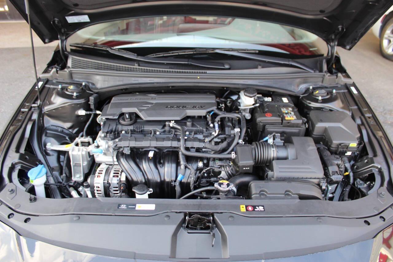 2025 Black Hyundai Elantra SEL Convenience (KMHLS4DG8SU) with an 2.0L I4 147hp 132ft. lbs. 2.0L I4 engine, CVT transmission, located at 4301 NW 39th , Oklahoma City, OK, 73112, (405) 949-5600, 35.512135, -97.598671 - NO DRIVERS LICENCE -NO FULL COVERAGE INSURANCE - NO CREDIT CHECK. COME ON OVER TO SUPERSPORTS, TAKE A LOOK AND TEST DRIVE. PLEASE GIVE US A CALL AT (405) 949-5600. NO LICENCIA DE CONDUCIR - NO SEGURO DE COBERTURA TOTAL - NO VERIFICACION DE CREDITO. VISITENOS EN SUPERSPORTS, MIRE NUESTRO - Photo#7