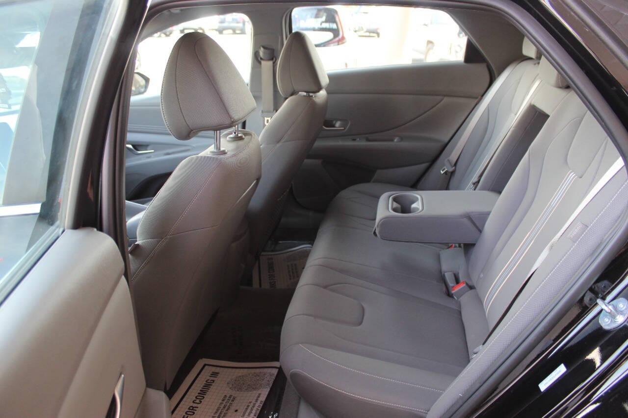 2025 Black Hyundai Elantra SEL Convenience (KMHLS4DG8SU) with an 2.0L I4 147hp 132ft. lbs. 2.0L I4 engine, CVT transmission, located at 4301 NW 39th , Oklahoma City, OK, 73112, (405) 949-5600, 35.512135, -97.598671 - NO DRIVERS LICENCE -NO FULL COVERAGE INSURANCE - NO CREDIT CHECK. COME ON OVER TO SUPERSPORTS, TAKE A LOOK AND TEST DRIVE. PLEASE GIVE US A CALL AT (405) 949-5600. NO LICENCIA DE CONDUCIR - NO SEGURO DE COBERTURA TOTAL - NO VERIFICACION DE CREDITO. VISITENOS EN SUPERSPORTS, MIRE NUESTRO - Photo#13