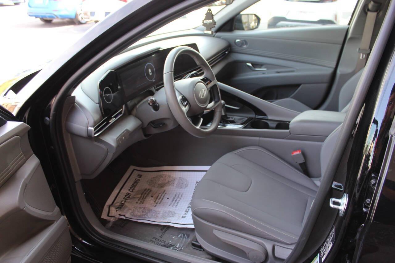 2025 Black Hyundai Elantra SEL Convenience (KMHLS4DG8SU) with an 2.0L I4 147hp 132ft. lbs. 2.0L I4 engine, CVT transmission, located at 4301 NW 39th , Oklahoma City, OK, 73112, (405) 949-5600, 35.512135, -97.598671 - NO DRIVERS LICENCE -NO FULL COVERAGE INSURANCE - NO CREDIT CHECK. COME ON OVER TO SUPERSPORTS, TAKE A LOOK AND TEST DRIVE. PLEASE GIVE US A CALL AT (405) 949-5600. NO LICENCIA DE CONDUCIR - NO SEGURO DE COBERTURA TOTAL - NO VERIFICACION DE CREDITO. VISITENOS EN SUPERSPORTS, MIRE NUESTRO - Photo#15