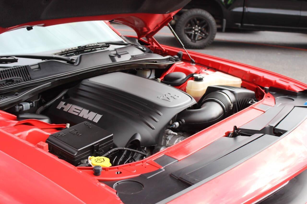 2023 Red Dodge Challenger R/T Plus (2C3CDZBT1PH) with an 5.7L V8 5.7L V8 engine, Manual 6-Speed transmission, located at 4301 NW 39th , Oklahoma City, OK, 73112, (405) 949-5600, 35.512135, -97.598671 - NO DRIVERS LICENCE -NO FULL COVERAGE INSURANCE - NO CREDIT CHECK. COME ON OVER TO SUPERSPORTS, TAKE A LOOK AND TEST DRIVE. PLEASE GIVE US A CALL AT (405) 949-5600. NO LICENCIA DE CONDUCIR - NO SEGURO DE COBERTURA TOTAL - NO VERIFICACION DE CREDITO. VISITENOS EN SUPERSPORTS, MIRE NUESTRO - Photo#18