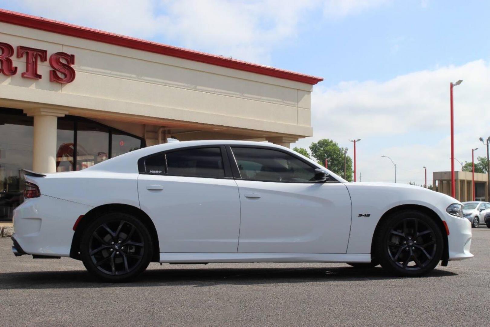 2023 White Dodge Charger R/T (2C3CDXCT4PH) with an HEMI 5.7L V8 370hp 395ft. lbs. 5.7L V8 engine, Automatic 8-Speed transmission, located at 4301 NW 39th , Oklahoma City, OK, 73112, (405) 949-5600, 35.512135, -97.598671 - NO DRIVERS LICENCE -NO FULL COVERAGE INSURANCE - NO CREDIT CHECK. COME ON OVER TO SUPERSPORTS, TAKE A LOOK AND TEST DRIVE. PLEASE GIVE US A CALL AT (405) 949-5600. NO LICENCIA DE CONDUCIR - NO SEGURO DE COBERTURA TOTAL - NO VERIFICACION DE CREDITO. VISITENOS EN SUPERSPORTS, MIRE NUESTRO- Photo#2