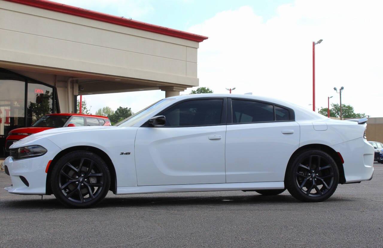 2023 White Dodge Charger R/T (2C3CDXCT4PH) with an HEMI 5.7L V8 370hp 395ft. lbs. 5.7L V8 engine, Automatic 8-Speed transmission, located at 4301 NW 39th , Oklahoma City, OK, 73112, (405) 949-5600, 35.512135, -97.598671 - NO DRIVERS LICENCE -NO FULL COVERAGE INSURANCE - NO CREDIT CHECK. COME ON OVER TO SUPERSPORTS, TAKE A LOOK AND TEST DRIVE. PLEASE GIVE US A CALL AT (405) 949-5600. NO LICENCIA DE CONDUCIR - NO SEGURO DE COBERTURA TOTAL - NO VERIFICACION DE CREDITO. VISITENOS EN SUPERSPORTS, MIRE NUESTRO - Photo#5