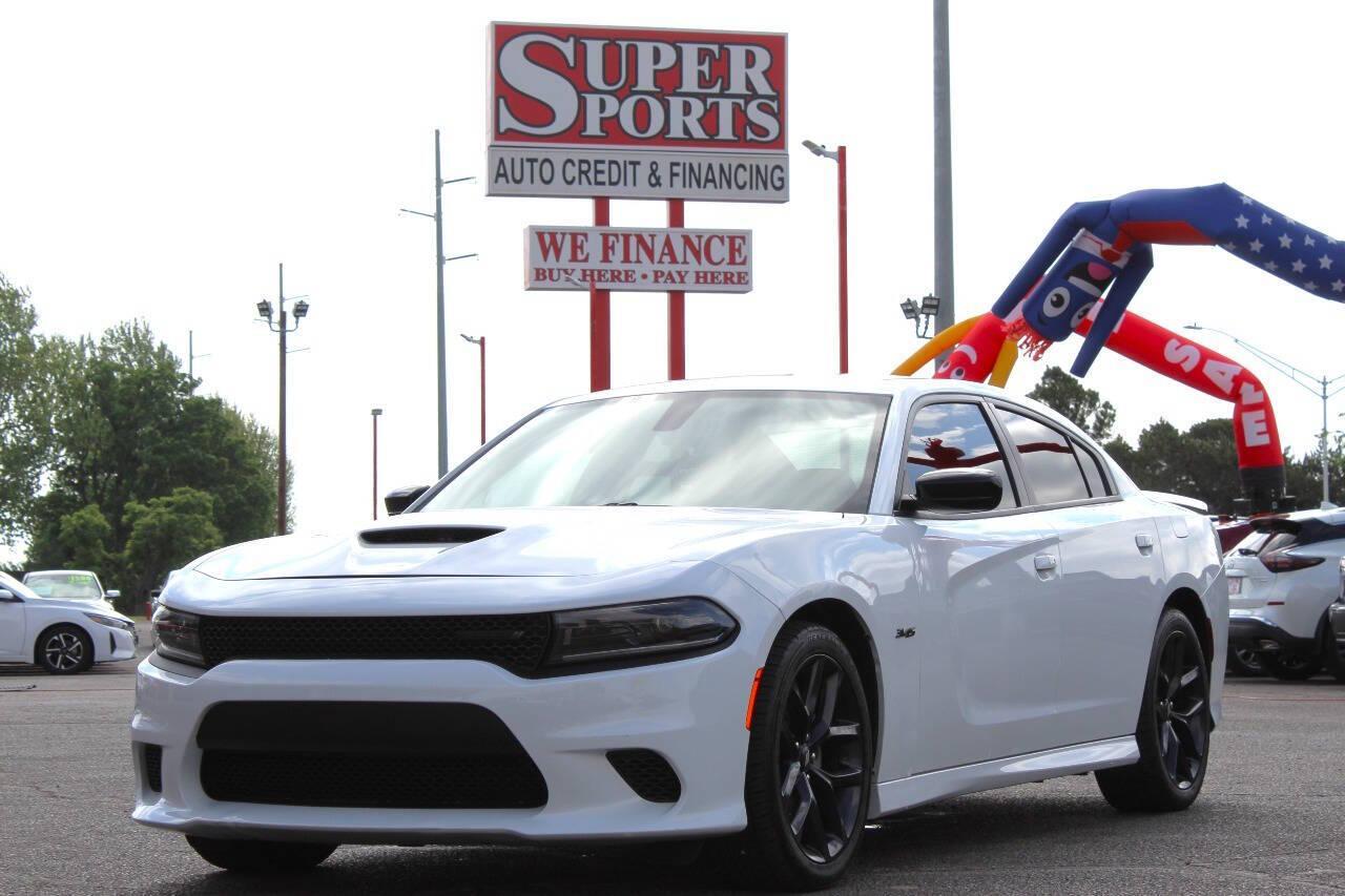 2023 White Dodge Charger R/T (2C3CDXCT4PH) with an HEMI 5.7L V8 370hp 395ft. lbs. 5.7L V8 engine, Automatic 8-Speed transmission, located at 4301 NW 39th , Oklahoma City, OK, 73112, (405) 949-5600, 35.512135, -97.598671 - NO DRIVERS LICENCE -NO FULL COVERAGE INSURANCE - NO CREDIT CHECK. COME ON OVER TO SUPERSPORTS, TAKE A LOOK AND TEST DRIVE. PLEASE GIVE US A CALL AT (405) 949-5600. NO LICENCIA DE CONDUCIR - NO SEGURO DE COBERTURA TOTAL - NO VERIFICACION DE CREDITO. VISITENOS EN SUPERSPORTS, MIRE NUESTRO - Photo#6