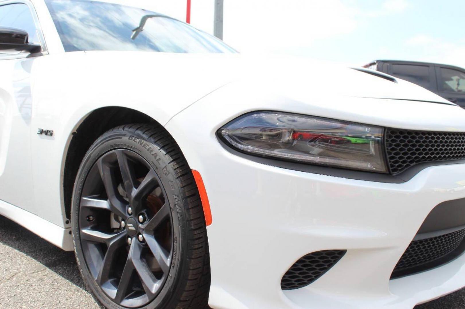 2023 White Dodge Charger R/T (2C3CDXCT4PH) with an HEMI 5.7L V8 370hp 395ft. lbs. 5.7L V8 engine, Automatic 8-Speed transmission, located at 4301 NW 39th , Oklahoma City, OK, 73112, (405) 949-5600, 35.512135, -97.598671 - NO DRIVERS LICENCE -NO FULL COVERAGE INSURANCE - NO CREDIT CHECK. COME ON OVER TO SUPERSPORTS, TAKE A LOOK AND TEST DRIVE. PLEASE GIVE US A CALL AT (405) 949-5600. NO LICENCIA DE CONDUCIR - NO SEGURO DE COBERTURA TOTAL - NO VERIFICACION DE CREDITO. VISITENOS EN SUPERSPORTS, MIRE NUESTRO- Photo#8