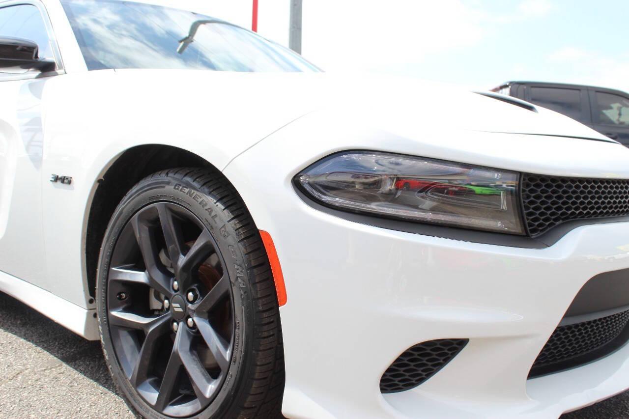 2023 White Dodge Charger R/T (2C3CDXCT4PH) with an HEMI 5.7L V8 370hp 395ft. lbs. 5.7L V8 engine, Automatic 8-Speed transmission, located at 4301 NW 39th , Oklahoma City, OK, 73112, (405) 949-5600, 35.512135, -97.598671 - NO DRIVERS LICENCE -NO FULL COVERAGE INSURANCE - NO CREDIT CHECK. COME ON OVER TO SUPERSPORTS, TAKE A LOOK AND TEST DRIVE. PLEASE GIVE US A CALL AT (405) 949-5600. NO LICENCIA DE CONDUCIR - NO SEGURO DE COBERTURA TOTAL - NO VERIFICACION DE CREDITO. VISITENOS EN SUPERSPORTS, MIRE NUESTRO - Photo#8