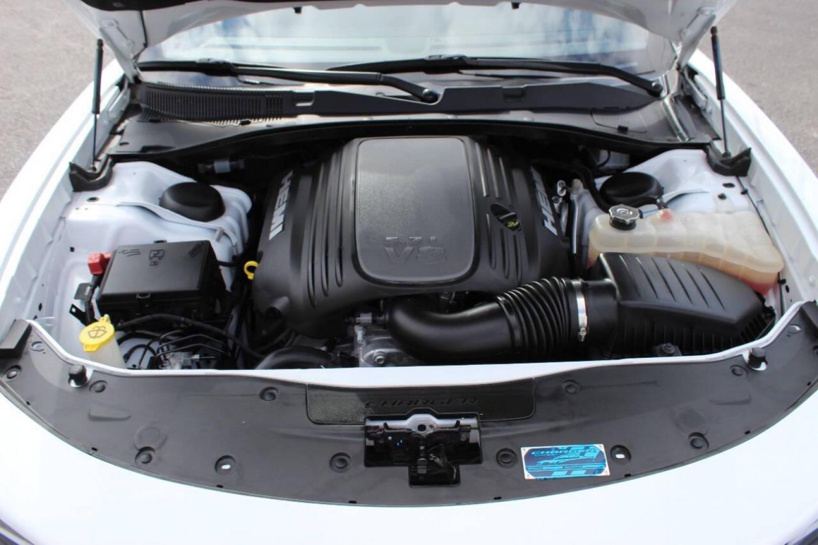2023 White Dodge Charger R/T (2C3CDXCT4PH) with an HEMI 5.7L V8 370hp 395ft. lbs. 5.7L V8 engine, Automatic 8-Speed transmission, located at 4301 NW 39th , Oklahoma City, OK, 73112, (405) 949-5600, 35.512135, -97.598671 - NO DRIVERS LICENCE -NO FULL COVERAGE INSURANCE - NO CREDIT CHECK. COME ON OVER TO SUPERSPORTS, TAKE A LOOK AND TEST DRIVE. PLEASE GIVE US A CALL AT (405) 949-5600. NO LICENCIA DE CONDUCIR - NO SEGURO DE COBERTURA TOTAL - NO VERIFICACION DE CREDITO. VISITENOS EN SUPERSPORTS, MIRE NUESTRO- Photo#9