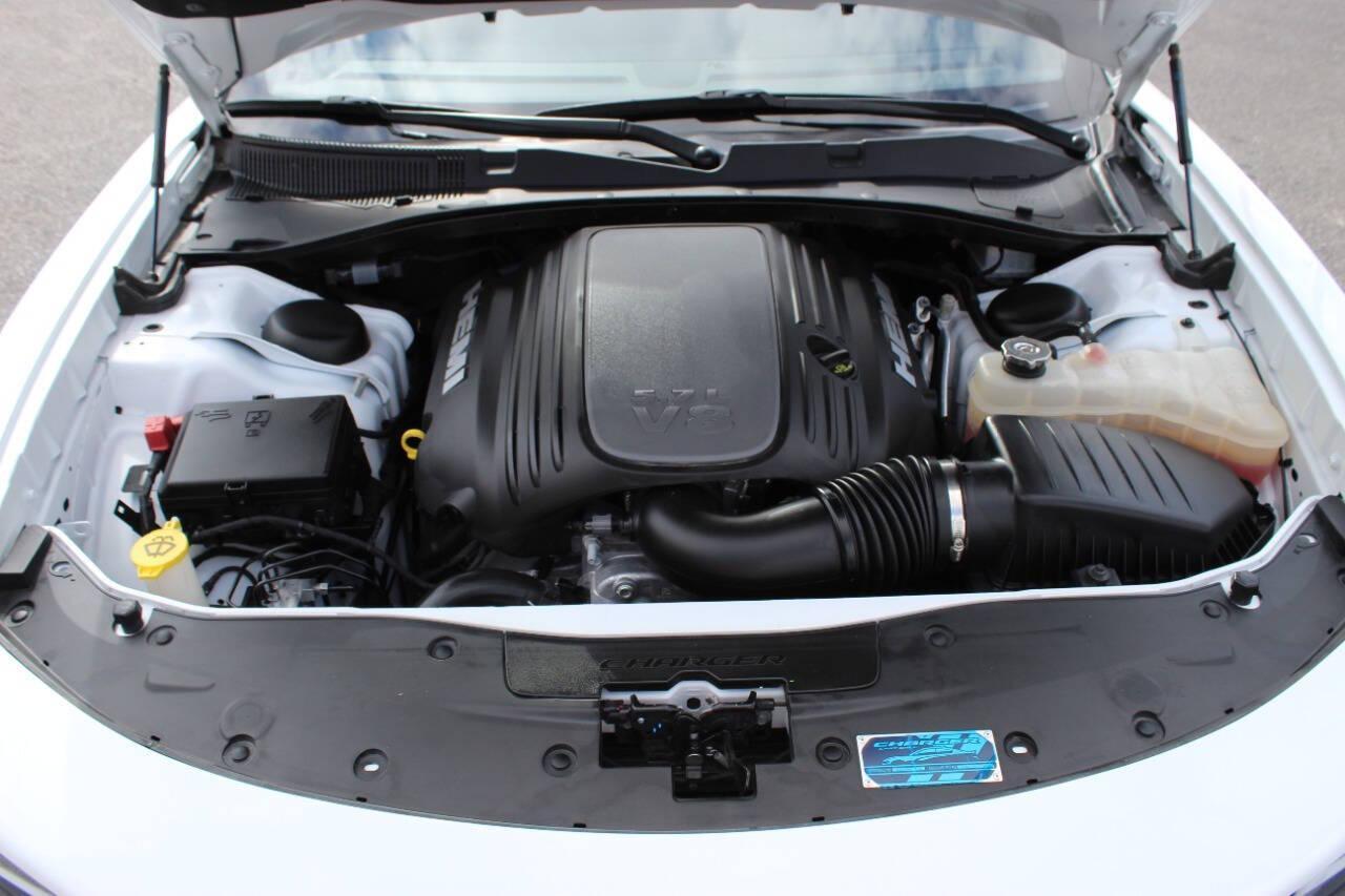 2023 White Dodge Charger R/T (2C3CDXCT4PH) with an HEMI 5.7L V8 370hp 395ft. lbs. 5.7L V8 engine, Automatic 8-Speed transmission, located at 4301 NW 39th , Oklahoma City, OK, 73112, (405) 949-5600, 35.512135, -97.598671 - NO DRIVERS LICENCE -NO FULL COVERAGE INSURANCE - NO CREDIT CHECK. COME ON OVER TO SUPERSPORTS, TAKE A LOOK AND TEST DRIVE. PLEASE GIVE US A CALL AT (405) 949-5600. NO LICENCIA DE CONDUCIR - NO SEGURO DE COBERTURA TOTAL - NO VERIFICACION DE CREDITO. VISITENOS EN SUPERSPORTS, MIRE NUESTRO - Photo#9