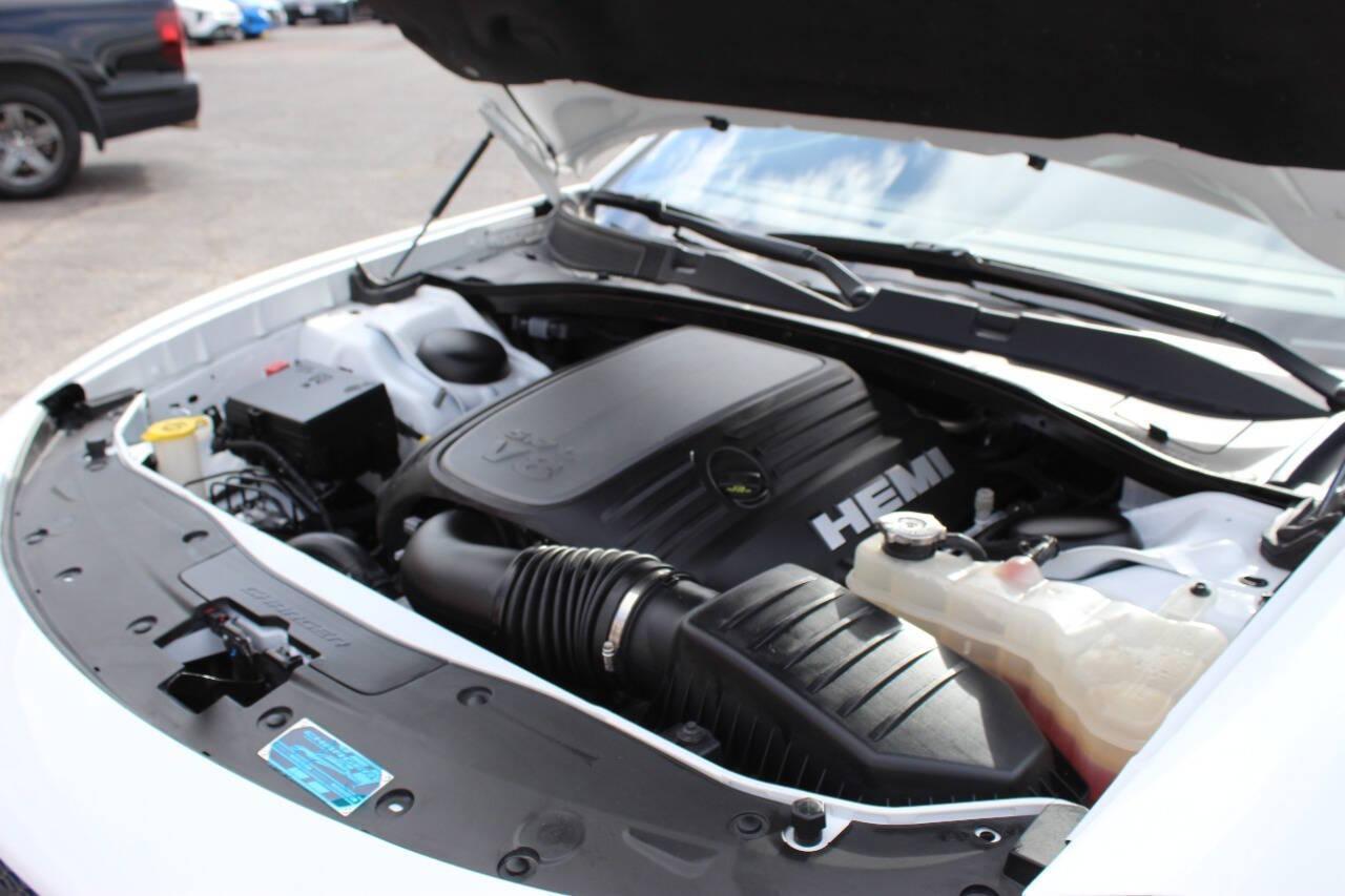 2023 White Dodge Charger R/T (2C3CDXCT4PH) with an HEMI 5.7L V8 370hp 395ft. lbs. 5.7L V8 engine, Automatic 8-Speed transmission, located at 4301 NW 39th , Oklahoma City, OK, 73112, (405) 949-5600, 35.512135, -97.598671 - NO DRIVERS LICENCE -NO FULL COVERAGE INSURANCE - NO CREDIT CHECK. COME ON OVER TO SUPERSPORTS, TAKE A LOOK AND TEST DRIVE. PLEASE GIVE US A CALL AT (405) 949-5600. NO LICENCIA DE CONDUCIR - NO SEGURO DE COBERTURA TOTAL - NO VERIFICACION DE CREDITO. VISITENOS EN SUPERSPORTS, MIRE NUESTRO - Photo#10