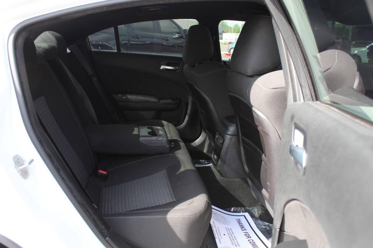 2023 White Dodge Charger R/T (2C3CDXCT4PH) with an HEMI 5.7L V8 370hp 395ft. lbs. 5.7L V8 engine, Automatic 8-Speed transmission, located at 4301 NW 39th , Oklahoma City, OK, 73112, (405) 949-5600, 35.512135, -97.598671 - NO DRIVERS LICENCE -NO FULL COVERAGE INSURANCE - NO CREDIT CHECK. COME ON OVER TO SUPERSPORTS, TAKE A LOOK AND TEST DRIVE. PLEASE GIVE US A CALL AT (405) 949-5600. NO LICENCIA DE CONDUCIR - NO SEGURO DE COBERTURA TOTAL - NO VERIFICACION DE CREDITO. VISITENOS EN SUPERSPORTS, MIRE NUESTRO - Photo#14