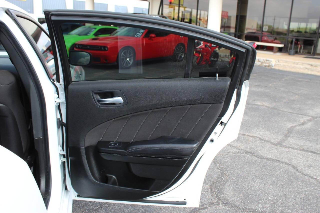 2023 White Dodge Charger R/T (2C3CDXCT4PH) with an HEMI 5.7L V8 370hp 395ft. lbs. 5.7L V8 engine, Automatic 8-Speed transmission, located at 4301 NW 39th , Oklahoma City, OK, 73112, (405) 949-5600, 35.512135, -97.598671 - NO DRIVERS LICENCE -NO FULL COVERAGE INSURANCE - NO CREDIT CHECK. COME ON OVER TO SUPERSPORTS, TAKE A LOOK AND TEST DRIVE. PLEASE GIVE US A CALL AT (405) 949-5600. NO LICENCIA DE CONDUCIR - NO SEGURO DE COBERTURA TOTAL - NO VERIFICACION DE CREDITO. VISITENOS EN SUPERSPORTS, MIRE NUESTRO - Photo#15