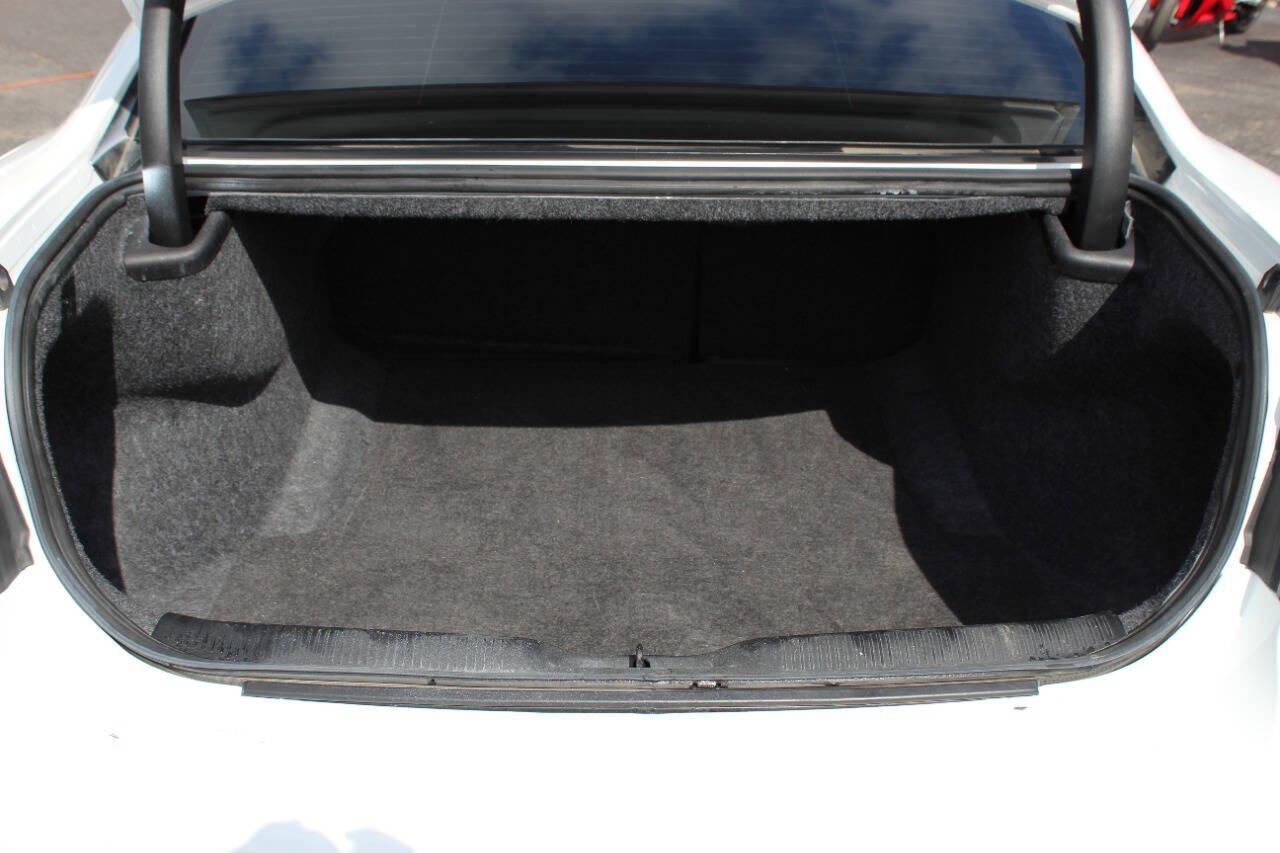 2023 White Dodge Charger R/T (2C3CDXCT4PH) with an HEMI 5.7L V8 370hp 395ft. lbs. 5.7L V8 engine, Automatic 8-Speed transmission, located at 4301 NW 39th , Oklahoma City, OK, 73112, (405) 949-5600, 35.512135, -97.598671 - NO DRIVERS LICENCE -NO FULL COVERAGE INSURANCE - NO CREDIT CHECK. COME ON OVER TO SUPERSPORTS, TAKE A LOOK AND TEST DRIVE. PLEASE GIVE US A CALL AT (405) 949-5600. NO LICENCIA DE CONDUCIR - NO SEGURO DE COBERTURA TOTAL - NO VERIFICACION DE CREDITO. VISITENOS EN SUPERSPORTS, MIRE NUESTRO - Photo#16