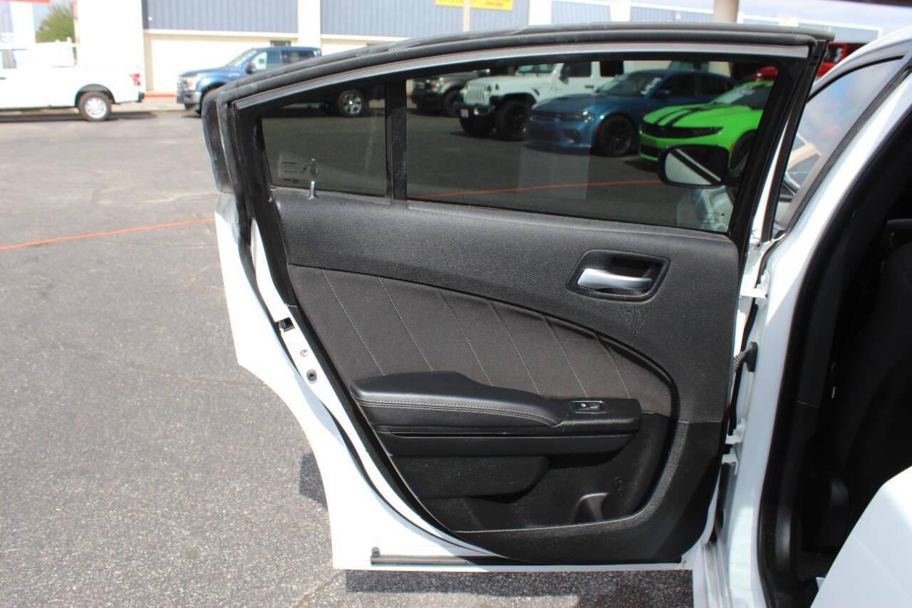 2023 White Dodge Charger R/T (2C3CDXCT4PH) with an HEMI 5.7L V8 370hp 395ft. lbs. 5.7L V8 engine, Automatic 8-Speed transmission, located at 4301 NW 39th , Oklahoma City, OK, 73112, (405) 949-5600, 35.512135, -97.598671 - NO DRIVERS LICENCE -NO FULL COVERAGE INSURANCE - NO CREDIT CHECK. COME ON OVER TO SUPERSPORTS, TAKE A LOOK AND TEST DRIVE. PLEASE GIVE US A CALL AT (405) 949-5600. NO LICENCIA DE CONDUCIR - NO SEGURO DE COBERTURA TOTAL - NO VERIFICACION DE CREDITO. VISITENOS EN SUPERSPORTS, MIRE NUESTRO - Photo#18