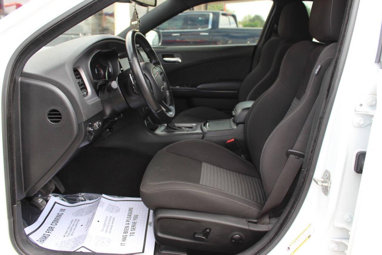 2023 White Dodge Charger R/T (2C3CDXCT4PH) with an HEMI 5.7L V8 370hp 395ft. lbs. 5.7L V8 engine, Automatic 8-Speed transmission, located at 4301 NW 39th , Oklahoma City, OK, 73112, (405) 949-5600, 35.512135, -97.598671 - NO DRIVERS LICENCE -NO FULL COVERAGE INSURANCE - NO CREDIT CHECK. COME ON OVER TO SUPERSPORTS, TAKE A LOOK AND TEST DRIVE. PLEASE GIVE US A CALL AT (405) 949-5600. NO LICENCIA DE CONDUCIR - NO SEGURO DE COBERTURA TOTAL - NO VERIFICACION DE CREDITO. VISITENOS EN SUPERSPORTS, MIRE NUESTRO - Photo#19