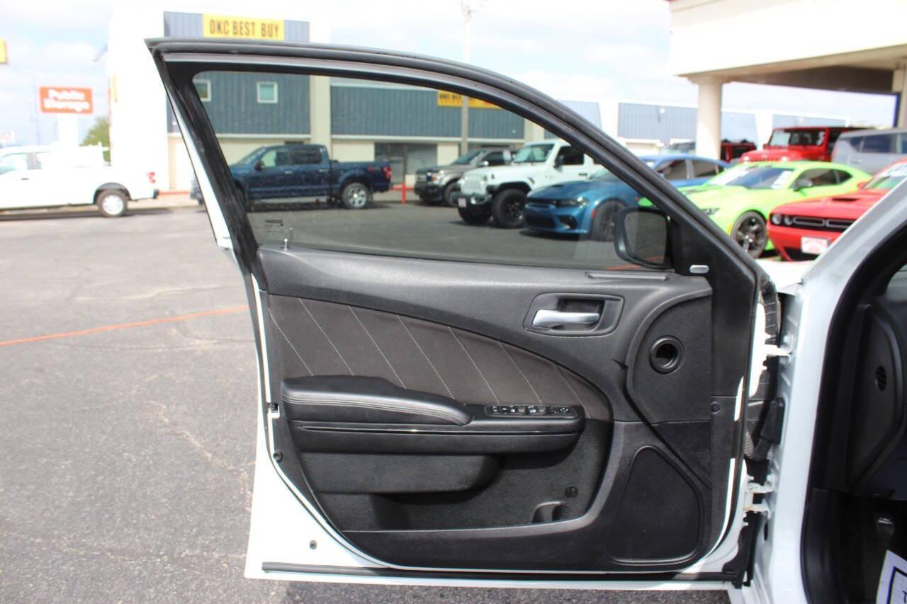 2023 White Dodge Charger R/T (2C3CDXCT4PH) with an HEMI 5.7L V8 370hp 395ft. lbs. 5.7L V8 engine, Automatic 8-Speed transmission, located at 4301 NW 39th , Oklahoma City, OK, 73112, (405) 949-5600, 35.512135, -97.598671 - NO DRIVERS LICENCE -NO FULL COVERAGE INSURANCE - NO CREDIT CHECK. COME ON OVER TO SUPERSPORTS, TAKE A LOOK AND TEST DRIVE. PLEASE GIVE US A CALL AT (405) 949-5600. NO LICENCIA DE CONDUCIR - NO SEGURO DE COBERTURA TOTAL - NO VERIFICACION DE CREDITO. VISITENOS EN SUPERSPORTS, MIRE NUESTRO - Photo#20