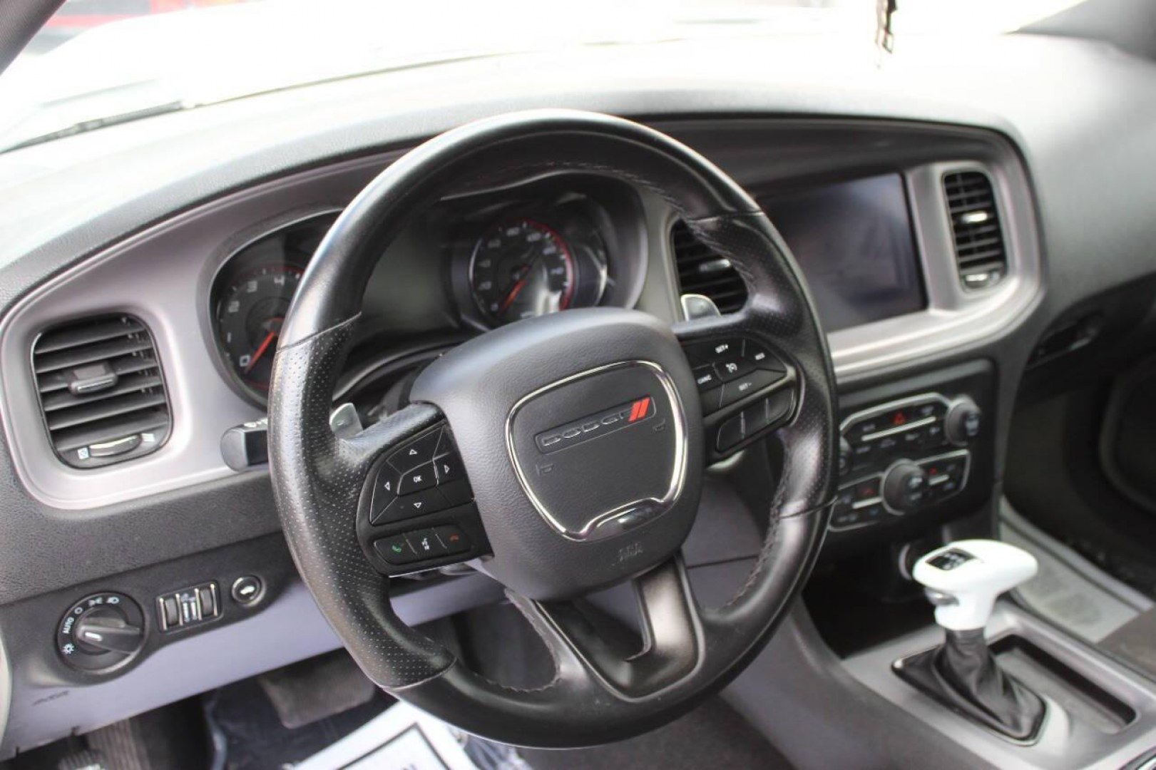 2023 White Dodge Charger R/T (2C3CDXCT4PH) with an HEMI 5.7L V8 370hp 395ft. lbs. 5.7L V8 engine, Automatic 8-Speed transmission, located at 4301 NW 39th , Oklahoma City, OK, 73112, (405) 949-5600, 35.512135, -97.598671 - NO DRIVERS LICENCE -NO FULL COVERAGE INSURANCE - NO CREDIT CHECK. COME ON OVER TO SUPERSPORTS, TAKE A LOOK AND TEST DRIVE. PLEASE GIVE US A CALL AT (405) 949-5600. NO LICENCIA DE CONDUCIR - NO SEGURO DE COBERTURA TOTAL - NO VERIFICACION DE CREDITO. VISITENOS EN SUPERSPORTS, MIRE NUESTRO- Photo#21