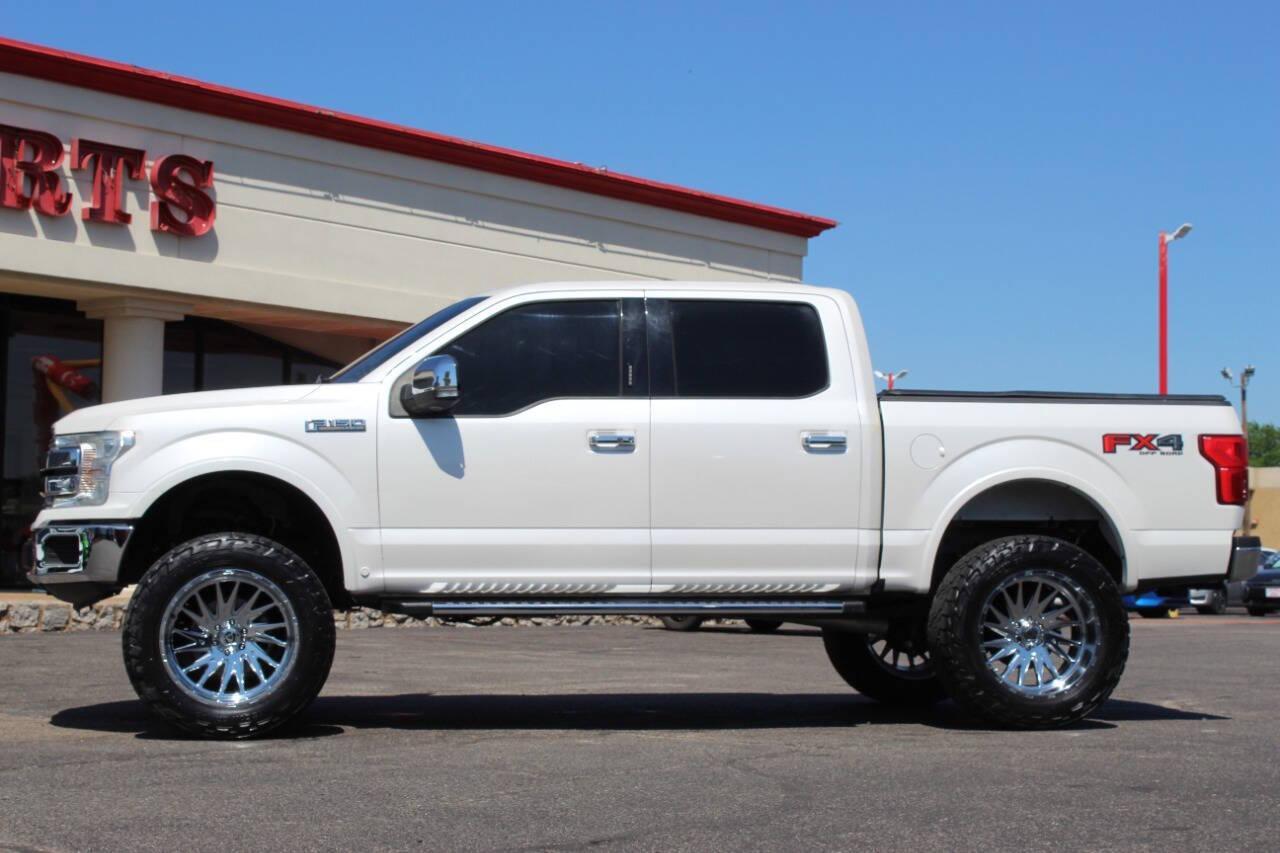 2018 White Ford F-150 XLT SuperCrew 5.5-ft. Bed 4WD (1FTEW1EGXJF) with an EcoBoost 3.5L Twin Turbo V6 375hp 470ft. lbs. 3.5L V6 engine, Automatic 10-Speed transmission, located at 4301 NW 39th , Oklahoma City, OK, 73112, (405) 949-5600, 35.512135, -97.598671 - NO DRIVERS LICENCE -NO FULL COVERAGE INSURANCE - NO CREDIT CHECK. COME ON OVER TO SUPERSPORTS, TAKE A LOOK AND TEST DRIVE. PLEASE GIVE US A CALL AT (405) 949-5600. NO LICENCIA DE CONDUCIR - NO SEGURO DE COBERTURA TOTAL - NO VERIFICACION DE CREDITO. VISITENOS EN SUPERSPORTS, MIRE NUESTRO - Photo#4