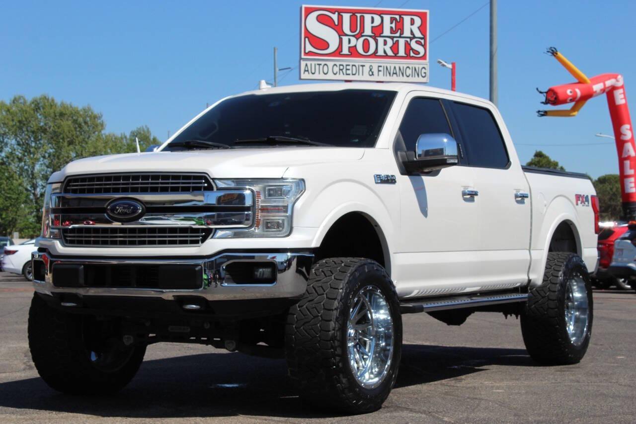 2018 White Ford F-150 XLT SuperCrew 5.5-ft. Bed 4WD (1FTEW1EGXJF) with an EcoBoost 3.5L Twin Turbo V6 375hp 470ft. lbs. 3.5L V6 engine, Automatic 10-Speed transmission, located at 4301 NW 39th , Oklahoma City, OK, 73112, (405) 949-5600, 35.512135, -97.598671 - NO DRIVERS LICENCE -NO FULL COVERAGE INSURANCE - NO CREDIT CHECK. COME ON OVER TO SUPERSPORTS, TAKE A LOOK AND TEST DRIVE. PLEASE GIVE US A CALL AT (405) 949-5600. NO LICENCIA DE CONDUCIR - NO SEGURO DE COBERTURA TOTAL - NO VERIFICACION DE CREDITO. VISITENOS EN SUPERSPORTS, MIRE NUESTRO - Photo#5