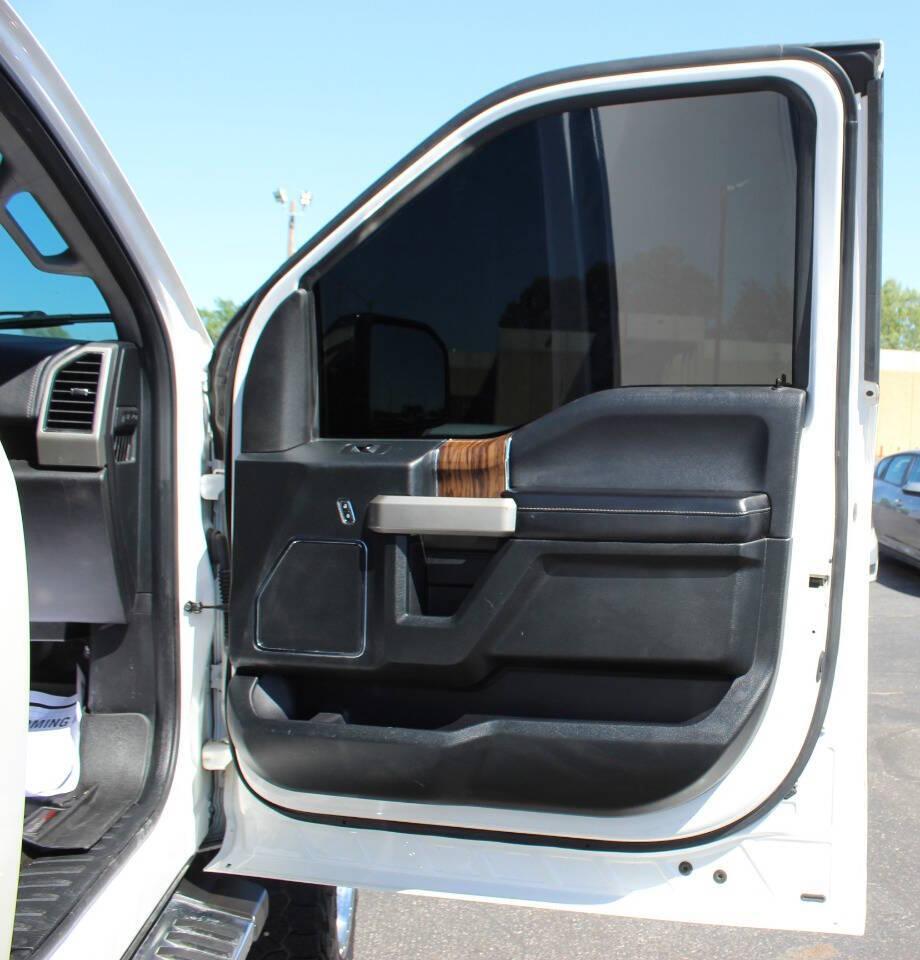 2018 White Ford F-150 XLT SuperCrew 5.5-ft. Bed 4WD (1FTEW1EGXJF) with an EcoBoost 3.5L Twin Turbo V6 375hp 470ft. lbs. 3.5L V6 engine, Automatic 10-Speed transmission, located at 4301 NW 39th , Oklahoma City, OK, 73112, (405) 949-5600, 35.512135, -97.598671 - NO DRIVERS LICENCE -NO FULL COVERAGE INSURANCE - NO CREDIT CHECK. COME ON OVER TO SUPERSPORTS, TAKE A LOOK AND TEST DRIVE. PLEASE GIVE US A CALL AT (405) 949-5600. NO LICENCIA DE CONDUCIR - NO SEGURO DE COBERTURA TOTAL - NO VERIFICACION DE CREDITO. VISITENOS EN SUPERSPORTS, MIRE NUESTRO - Photo#6