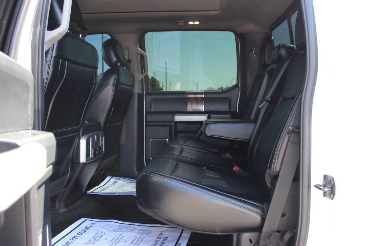 2018 White Ford F-150 XLT SuperCrew 5.5-ft. Bed 4WD (1FTEW1EGXJF) with an EcoBoost 3.5L Twin Turbo V6 375hp 470ft. lbs. 3.5L V6 engine, Automatic 10-Speed transmission, located at 4301 NW 39th , Oklahoma City, OK, 73112, (405) 949-5600, 35.512135, -97.598671 - NO DRIVERS LICENCE -NO FULL COVERAGE INSURANCE - NO CREDIT CHECK. COME ON OVER TO SUPERSPORTS, TAKE A LOOK AND TEST DRIVE. PLEASE GIVE US A CALL AT (405) 949-5600. NO LICENCIA DE CONDUCIR - NO SEGURO DE COBERTURA TOTAL - NO VERIFICACION DE CREDITO. VISITENOS EN SUPERSPORTS, MIRE NUESTRO - Photo#10