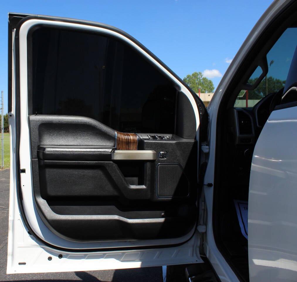 2018 White Ford F-150 XLT SuperCrew 5.5-ft. Bed 4WD (1FTEW1EGXJF) with an EcoBoost 3.5L Twin Turbo V6 375hp 470ft. lbs. 3.5L V6 engine, Automatic 10-Speed transmission, located at 4301 NW 39th , Oklahoma City, OK, 73112, (405) 949-5600, 35.512135, -97.598671 - NO DRIVERS LICENCE -NO FULL COVERAGE INSURANCE - NO CREDIT CHECK. COME ON OVER TO SUPERSPORTS, TAKE A LOOK AND TEST DRIVE. PLEASE GIVE US A CALL AT (405) 949-5600. NO LICENCIA DE CONDUCIR - NO SEGURO DE COBERTURA TOTAL - NO VERIFICACION DE CREDITO. VISITENOS EN SUPERSPORTS, MIRE NUESTRO - Photo#12
