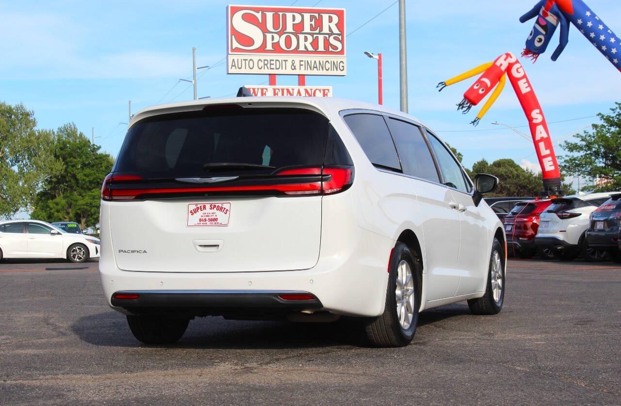 2023 White Chrysler Pacifica Touring-L (2C4RC1BGXPR) with an Pentastar 3.6L V6 287hp 262ft. lbs. 3.6L V6 engine, Automatic 9-Speed transmission, located at 4301 NW 39th , Oklahoma City, OK, 73112, (405) 949-5600, 35.512135, -97.598671 - NO DRIVERS LICENCE -NO FULL COVERAGE INSURANCE - NO CREDIT CHECK. COME ON OVER TO SUPERSPORTS, TAKE A LOOK AND TEST DRIVE. PLEASE GIVE US A CALL AT (405) 949-5600. NO LICENCIA DE CONDUCIR - NO SEGURO DE COBERTURA TOTAL - NO VERIFICACION DE CREDITO. VISITENOS EN SUPERSPORTS, MIRE NUESTRO - Photo#3