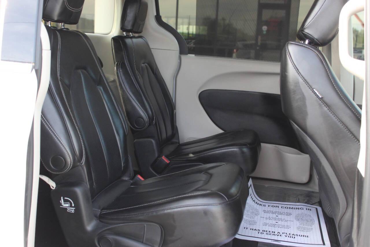 2023 White Chrysler Pacifica Touring-L (2C4RC1BGXPR) with an Pentastar 3.6L V6 287hp 262ft. lbs. 3.6L V6 engine, Automatic 9-Speed transmission, located at 4301 NW 39th , Oklahoma City, OK, 73112, (405) 949-5600, 35.512135, -97.598671 - NO DRIVERS LICENCE -NO FULL COVERAGE INSURANCE - NO CREDIT CHECK. COME ON OVER TO SUPERSPORTS, TAKE A LOOK AND TEST DRIVE. PLEASE GIVE US A CALL AT (405) 949-5600. NO LICENCIA DE CONDUCIR - NO SEGURO DE COBERTURA TOTAL - NO VERIFICACION DE CREDITO. VISITENOS EN SUPERSPORTS, MIRE NUESTRO - Photo#10