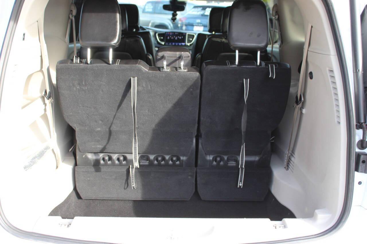 2023 White Chrysler Pacifica Touring-L (2C4RC1BGXPR) with an Pentastar 3.6L V6 287hp 262ft. lbs. 3.6L V6 engine, Automatic 9-Speed transmission, located at 4301 NW 39th , Oklahoma City, OK, 73112, (405) 949-5600, 35.512135, -97.598671 - NO DRIVERS LICENCE -NO FULL COVERAGE INSURANCE - NO CREDIT CHECK. COME ON OVER TO SUPERSPORTS, TAKE A LOOK AND TEST DRIVE. PLEASE GIVE US A CALL AT (405) 949-5600. NO LICENCIA DE CONDUCIR - NO SEGURO DE COBERTURA TOTAL - NO VERIFICACION DE CREDITO. VISITENOS EN SUPERSPORTS, MIRE NUESTRO - Photo#12