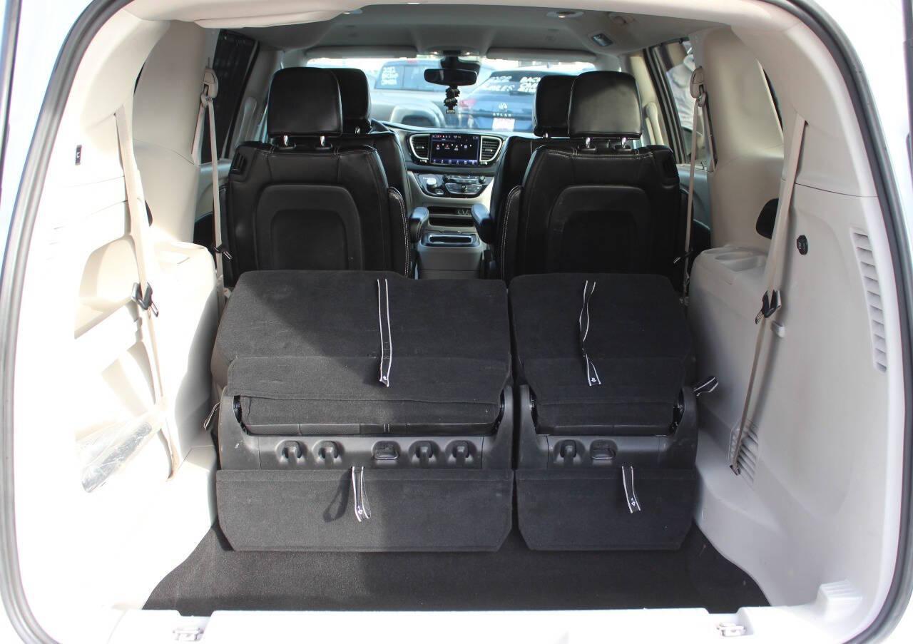 2023 White Chrysler Pacifica Touring-L (2C4RC1BGXPR) with an Pentastar 3.6L V6 287hp 262ft. lbs. 3.6L V6 engine, Automatic 9-Speed transmission, located at 4301 NW 39th , Oklahoma City, OK, 73112, (405) 949-5600, 35.512135, -97.598671 - NO DRIVERS LICENCE -NO FULL COVERAGE INSURANCE - NO CREDIT CHECK. COME ON OVER TO SUPERSPORTS, TAKE A LOOK AND TEST DRIVE. PLEASE GIVE US A CALL AT (405) 949-5600. NO LICENCIA DE CONDUCIR - NO SEGURO DE COBERTURA TOTAL - NO VERIFICACION DE CREDITO. VISITENOS EN SUPERSPORTS, MIRE NUESTRO - Photo#13