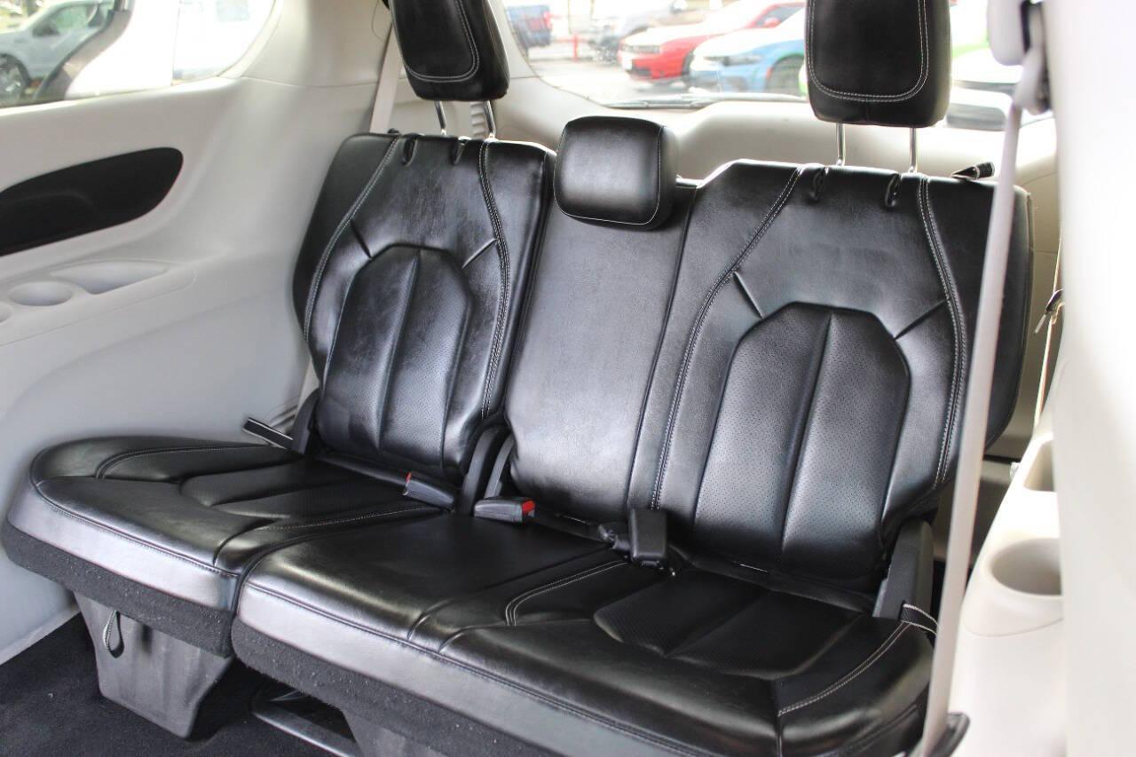 2023 White Chrysler Pacifica Touring-L (2C4RC1BGXPR) with an Pentastar 3.6L V6 287hp 262ft. lbs. 3.6L V6 engine, Automatic 9-Speed transmission, located at 4301 NW 39th , Oklahoma City, OK, 73112, (405) 949-5600, 35.512135, -97.598671 - NO DRIVERS LICENCE -NO FULL COVERAGE INSURANCE - NO CREDIT CHECK. COME ON OVER TO SUPERSPORTS, TAKE A LOOK AND TEST DRIVE. PLEASE GIVE US A CALL AT (405) 949-5600. NO LICENCIA DE CONDUCIR - NO SEGURO DE COBERTURA TOTAL - NO VERIFICACION DE CREDITO. VISITENOS EN SUPERSPORTS, MIRE NUESTRO - Photo#14