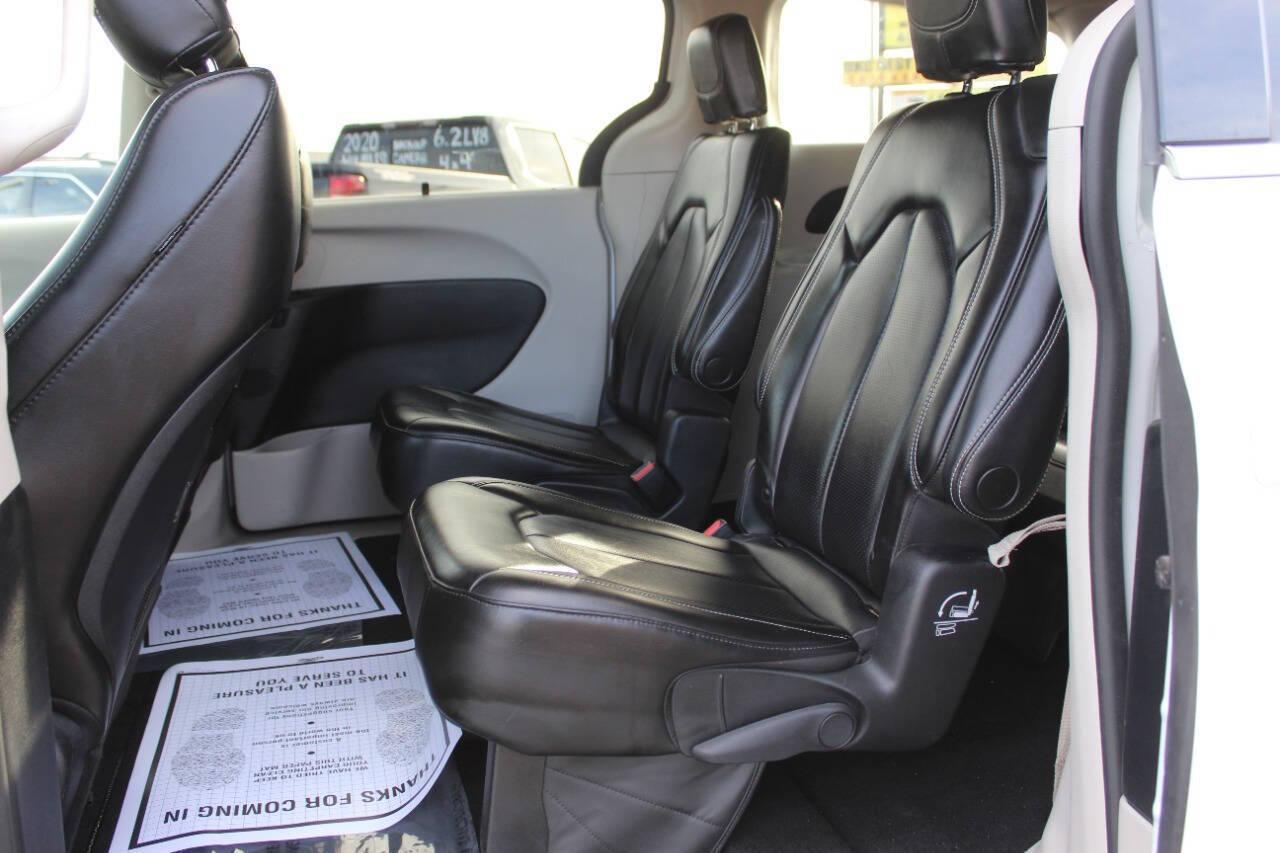 2023 White Chrysler Pacifica Touring-L (2C4RC1BGXPR) with an Pentastar 3.6L V6 287hp 262ft. lbs. 3.6L V6 engine, Automatic 9-Speed transmission, located at 4301 NW 39th , Oklahoma City, OK, 73112, (405) 949-5600, 35.512135, -97.598671 - NO DRIVERS LICENCE -NO FULL COVERAGE INSURANCE - NO CREDIT CHECK. COME ON OVER TO SUPERSPORTS, TAKE A LOOK AND TEST DRIVE. PLEASE GIVE US A CALL AT (405) 949-5600. NO LICENCIA DE CONDUCIR - NO SEGURO DE COBERTURA TOTAL - NO VERIFICACION DE CREDITO. VISITENOS EN SUPERSPORTS, MIRE NUESTRO - Photo#15