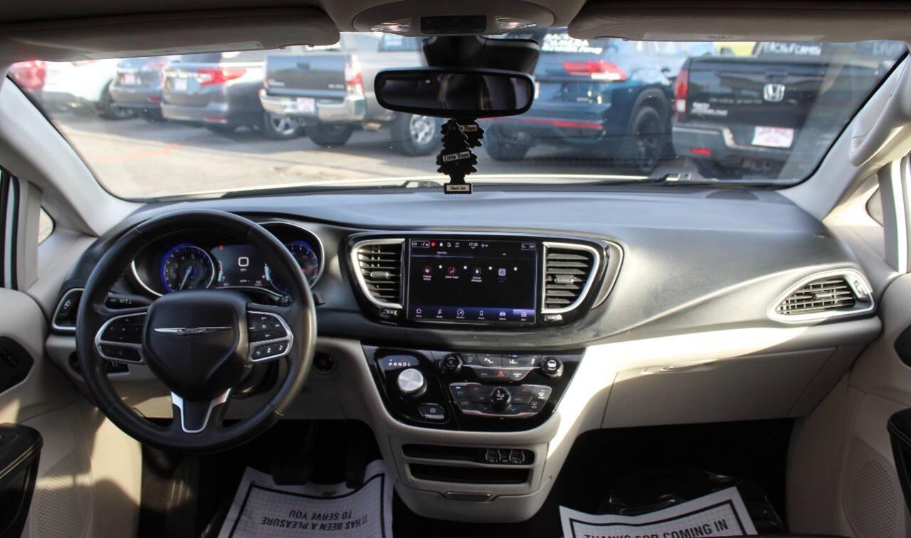 2023 White Chrysler Pacifica Touring-L (2C4RC1BGXPR) with an Pentastar 3.6L V6 287hp 262ft. lbs. 3.6L V6 engine, Automatic 9-Speed transmission, located at 4301 NW 39th , Oklahoma City, OK, 73112, (405) 949-5600, 35.512135, -97.598671 - NO DRIVERS LICENCE -NO FULL COVERAGE INSURANCE - NO CREDIT CHECK. COME ON OVER TO SUPERSPORTS, TAKE A LOOK AND TEST DRIVE. PLEASE GIVE US A CALL AT (405) 949-5600. NO LICENCIA DE CONDUCIR - NO SEGURO DE COBERTURA TOTAL - NO VERIFICACION DE CREDITO. VISITENOS EN SUPERSPORTS, MIRE NUESTRO - Photo#18