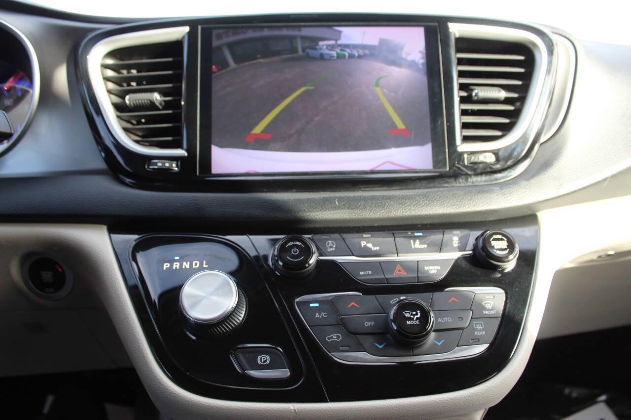 2023 White Chrysler Pacifica Touring-L (2C4RC1BGXPR) with an Pentastar 3.6L V6 287hp 262ft. lbs. 3.6L V6 engine, Automatic 9-Speed transmission, located at 4301 NW 39th , Oklahoma City, OK, 73112, (405) 949-5600, 35.512135, -97.598671 - NO DRIVERS LICENCE -NO FULL COVERAGE INSURANCE - NO CREDIT CHECK. COME ON OVER TO SUPERSPORTS, TAKE A LOOK AND TEST DRIVE. PLEASE GIVE US A CALL AT (405) 949-5600. NO LICENCIA DE CONDUCIR - NO SEGURO DE COBERTURA TOTAL - NO VERIFICACION DE CREDITO. VISITENOS EN SUPERSPORTS, MIRE NUESTRO - Photo#20