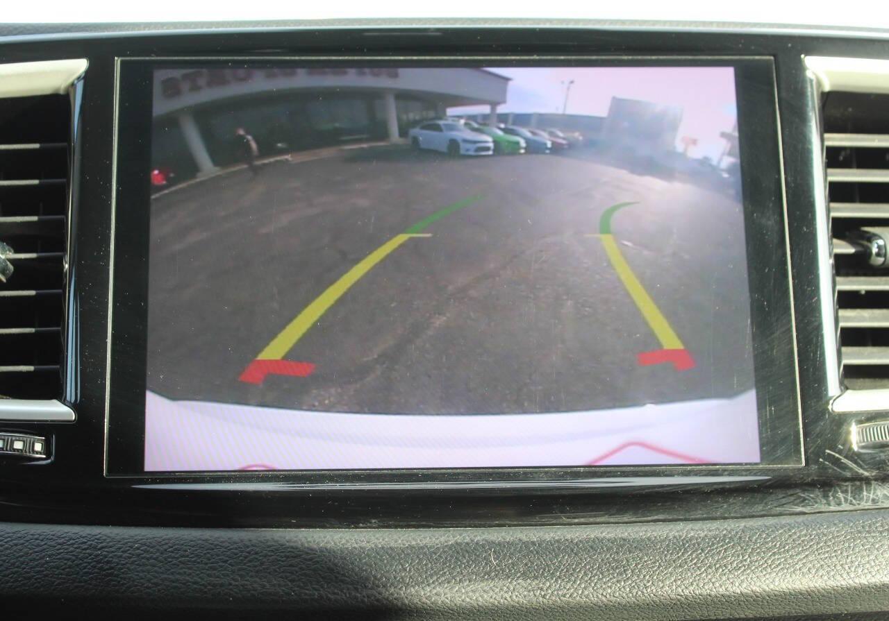 2023 White Chrysler Pacifica Touring-L (2C4RC1BGXPR) with an Pentastar 3.6L V6 287hp 262ft. lbs. 3.6L V6 engine, Automatic 9-Speed transmission, located at 4301 NW 39th , Oklahoma City, OK, 73112, (405) 949-5600, 35.512135, -97.598671 - NO DRIVERS LICENCE -NO FULL COVERAGE INSURANCE - NO CREDIT CHECK. COME ON OVER TO SUPERSPORTS, TAKE A LOOK AND TEST DRIVE. PLEASE GIVE US A CALL AT (405) 949-5600. NO LICENCIA DE CONDUCIR - NO SEGURO DE COBERTURA TOTAL - NO VERIFICACION DE CREDITO. VISITENOS EN SUPERSPORTS, MIRE NUESTRO - Photo#21