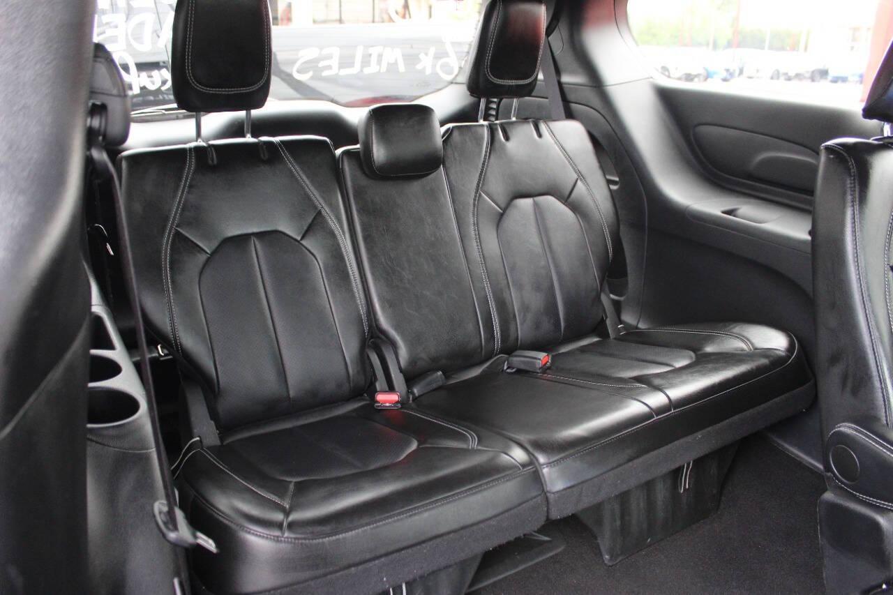 2025 White Chrysler Pacifica Select (2C4RC1BG0SR) with an Pentastar 3.6L V6 287hp 262ft. lbs. 3.6L V6 engine, Automatic 9-Speed transmission, located at 4301 NW 39th , Oklahoma City, OK, 73112, (405) 949-5600, 35.512135, -97.598671 - Photo#11