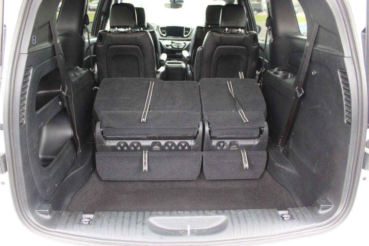 2025 White Chrysler Pacifica Select (2C4RC1BG0SR) with an Pentastar 3.6L V6 287hp 262ft. lbs. 3.6L V6 engine, Automatic 9-Speed transmission, located at 4301 NW 39th , Oklahoma City, OK, 73112, (405) 949-5600, 35.512135, -97.598671 - Photo#13