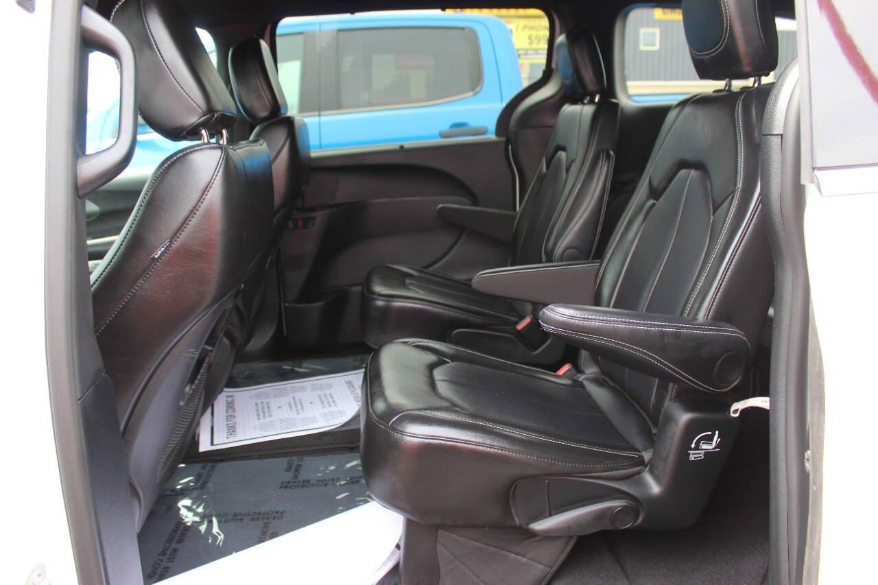 2025 White Chrysler Pacifica Select (2C4RC1BG0SR) with an Pentastar 3.6L V6 287hp 262ft. lbs. 3.6L V6 engine, Automatic 9-Speed transmission, located at 4301 NW 39th , Oklahoma City, OK, 73112, (405) 949-5600, 35.512135, -97.598671 - Photo#15