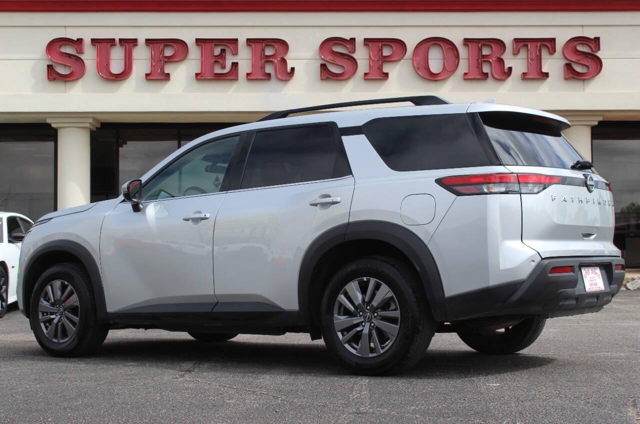 2025 Silver Nissan Pathfinder SV (5N1DR3BA3SC) with an 3.5L V6 284hp 259ft. lbs. 3.5L V6 engine, Automatic 9-Speed transmission, located at 4301 NW 39th , Oklahoma City, OK, 73112, (405) 949-5600, 35.512135, -97.598671 - NO DRIVERS LICENCE -NO FULL COVERAGE INSURANCE - NO CREDIT CHECK. COME ON OVER TO SUPERSPORTS, TAKE A LOOK AND TEST DRIVE. PLEASE GIVE US A CALL AT (405) 949-5600. NO LICENCIA DE CONDUCIR - NO SEGURO DE COBERTURA TOTAL - NO VERIFICACION DE CREDITO. VISITENOS EN SUPERSPORTS, MIRE NUESTRO - Photo#4