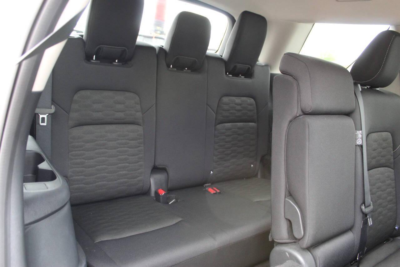 2025 Silver Nissan Pathfinder SV (5N1DR3BA3SC) with an 3.5L V6 284hp 259ft. lbs. 3.5L V6 engine, Automatic 9-Speed transmission, located at 4301 NW 39th , Oklahoma City, OK, 73112, (405) 949-5600, 35.512135, -97.598671 - NO DRIVERS LICENCE -NO FULL COVERAGE INSURANCE - NO CREDIT CHECK. COME ON OVER TO SUPERSPORTS, TAKE A LOOK AND TEST DRIVE. PLEASE GIVE US A CALL AT (405) 949-5600. NO LICENCIA DE CONDUCIR - NO SEGURO DE COBERTURA TOTAL - NO VERIFICACION DE CREDITO. VISITENOS EN SUPERSPORTS, MIRE NUESTRO - Photo#11