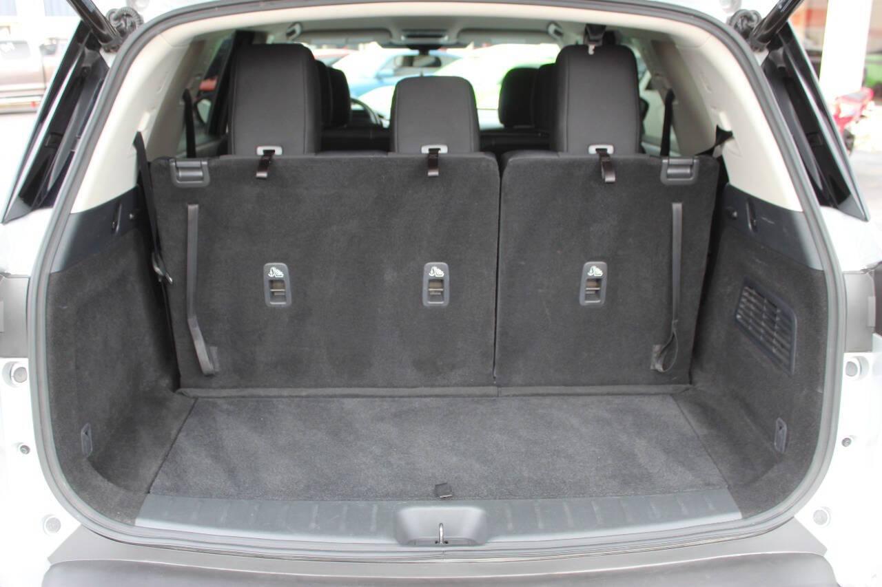 2025 Silver Nissan Pathfinder SV (5N1DR3BA3SC) with an 3.5L V6 284hp 259ft. lbs. 3.5L V6 engine, Automatic 9-Speed transmission, located at 4301 NW 39th , Oklahoma City, OK, 73112, (405) 949-5600, 35.512135, -97.598671 - NO DRIVERS LICENCE -NO FULL COVERAGE INSURANCE - NO CREDIT CHECK. COME ON OVER TO SUPERSPORTS, TAKE A LOOK AND TEST DRIVE. PLEASE GIVE US A CALL AT (405) 949-5600. NO LICENCIA DE CONDUCIR - NO SEGURO DE COBERTURA TOTAL - NO VERIFICACION DE CREDITO. VISITENOS EN SUPERSPORTS, MIRE NUESTRO - Photo#12