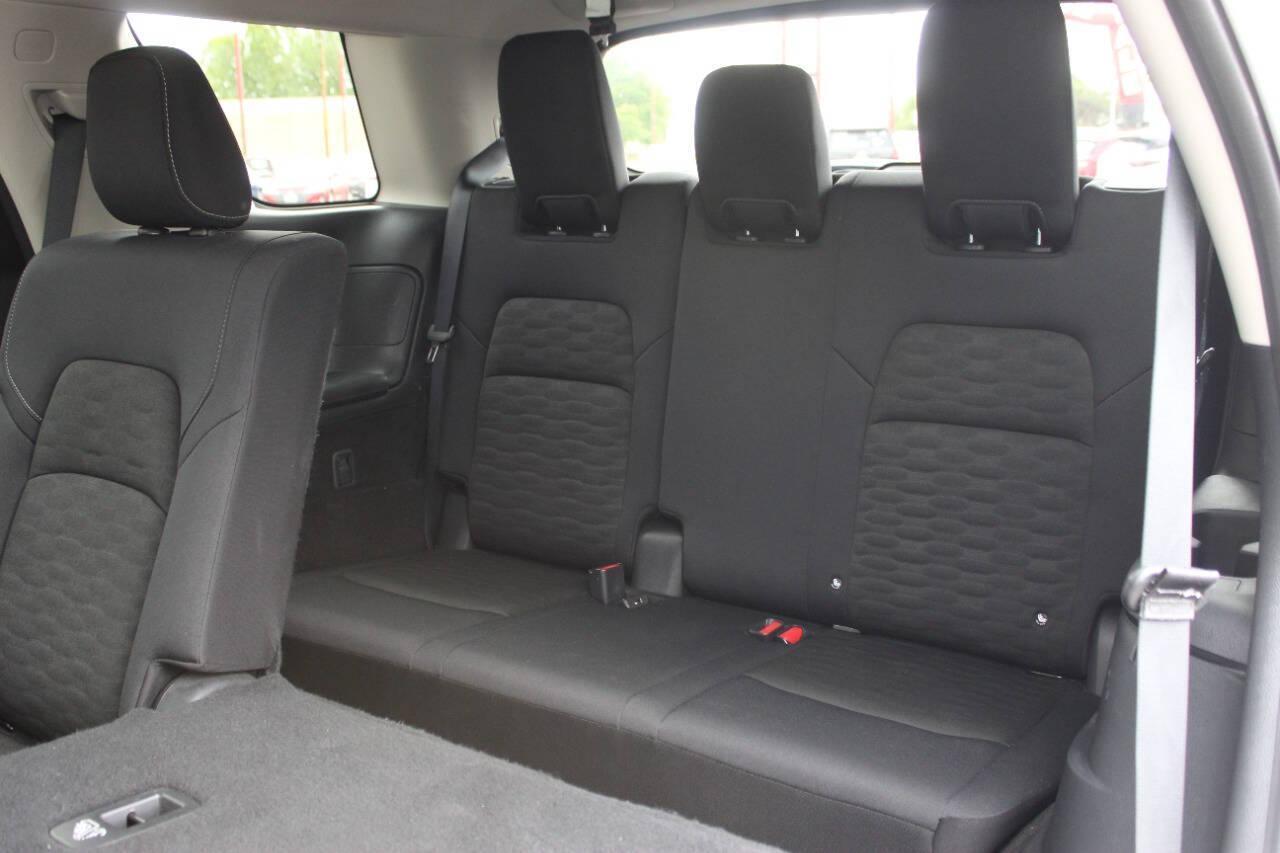 2025 Silver Nissan Pathfinder SV (5N1DR3BA3SC) with an 3.5L V6 284hp 259ft. lbs. 3.5L V6 engine, Automatic 9-Speed transmission, located at 4301 NW 39th , Oklahoma City, OK, 73112, (405) 949-5600, 35.512135, -97.598671 - NO DRIVERS LICENCE -NO FULL COVERAGE INSURANCE - NO CREDIT CHECK. COME ON OVER TO SUPERSPORTS, TAKE A LOOK AND TEST DRIVE. PLEASE GIVE US A CALL AT (405) 949-5600. NO LICENCIA DE CONDUCIR - NO SEGURO DE COBERTURA TOTAL - NO VERIFICACION DE CREDITO. VISITENOS EN SUPERSPORTS, MIRE NUESTRO - Photo#17