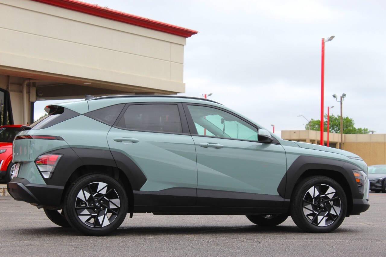 2025 Teal Hyundai Kona SEL (KM8HB3AB6SU) with an Nu 2.0L I4 147hp 132ft. lbs. 2.0L I4 engine, CVT transmission, located at 4301 NW 39th , Oklahoma City, OK, 73112, (405) 949-5600, 35.512135, -97.598671 - NO DRIVERS LICENCE -NO FULL COVERAGE INSURANCE - NO CREDIT CHECK. COME ON OVER TO SUPERSPORTS, TAKE A LOOK AND TEST DRIVE. PLEASE GIVE US A CALL AT (405) 949-5600. NO LICENCIA DE CONDUCIR - NO SEGURO DE COBERTURA TOTAL - NO VERIFICACION DE CREDITO. VISITENOS EN SUPERSPORTS, MIRE NUESTRO - Photo#2